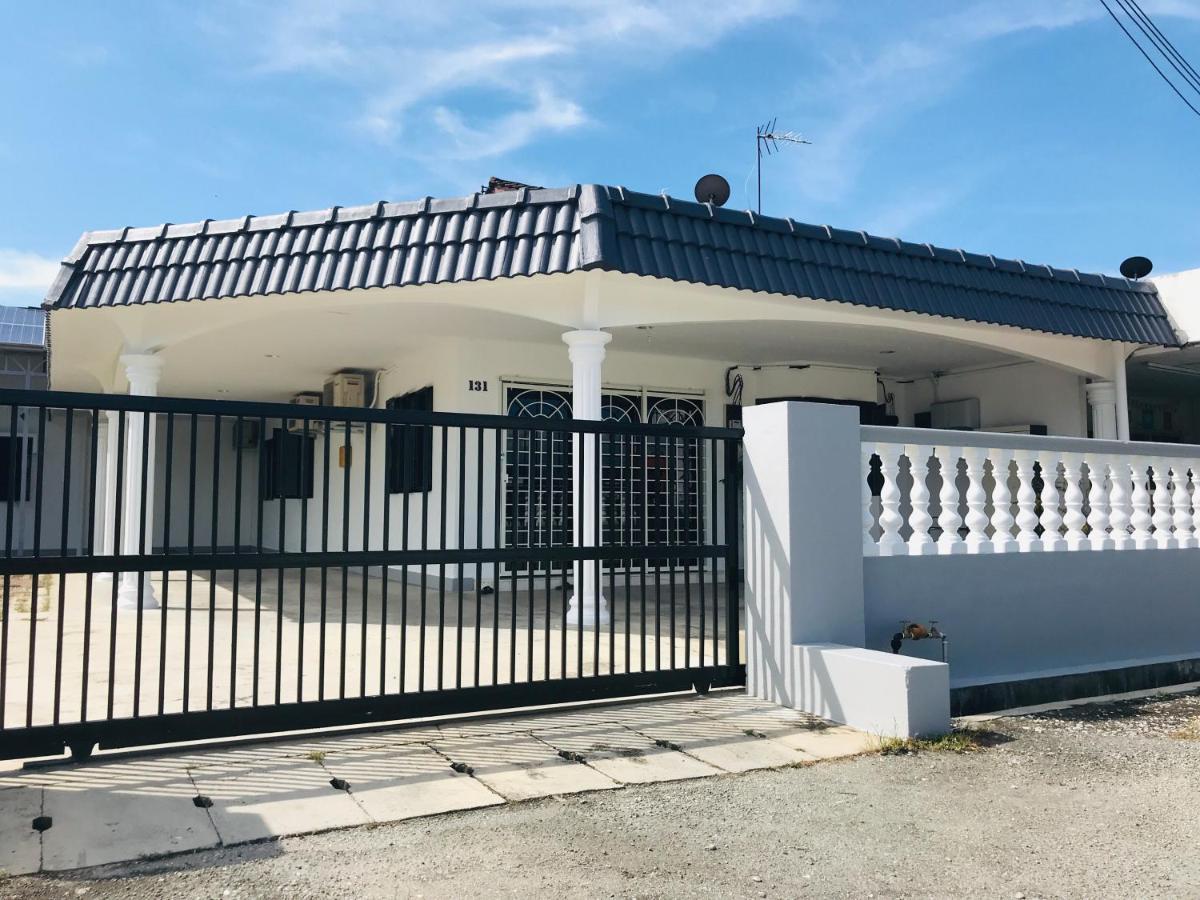 Cozy And Comfortable Homestay In Sungai Siput Esterno foto