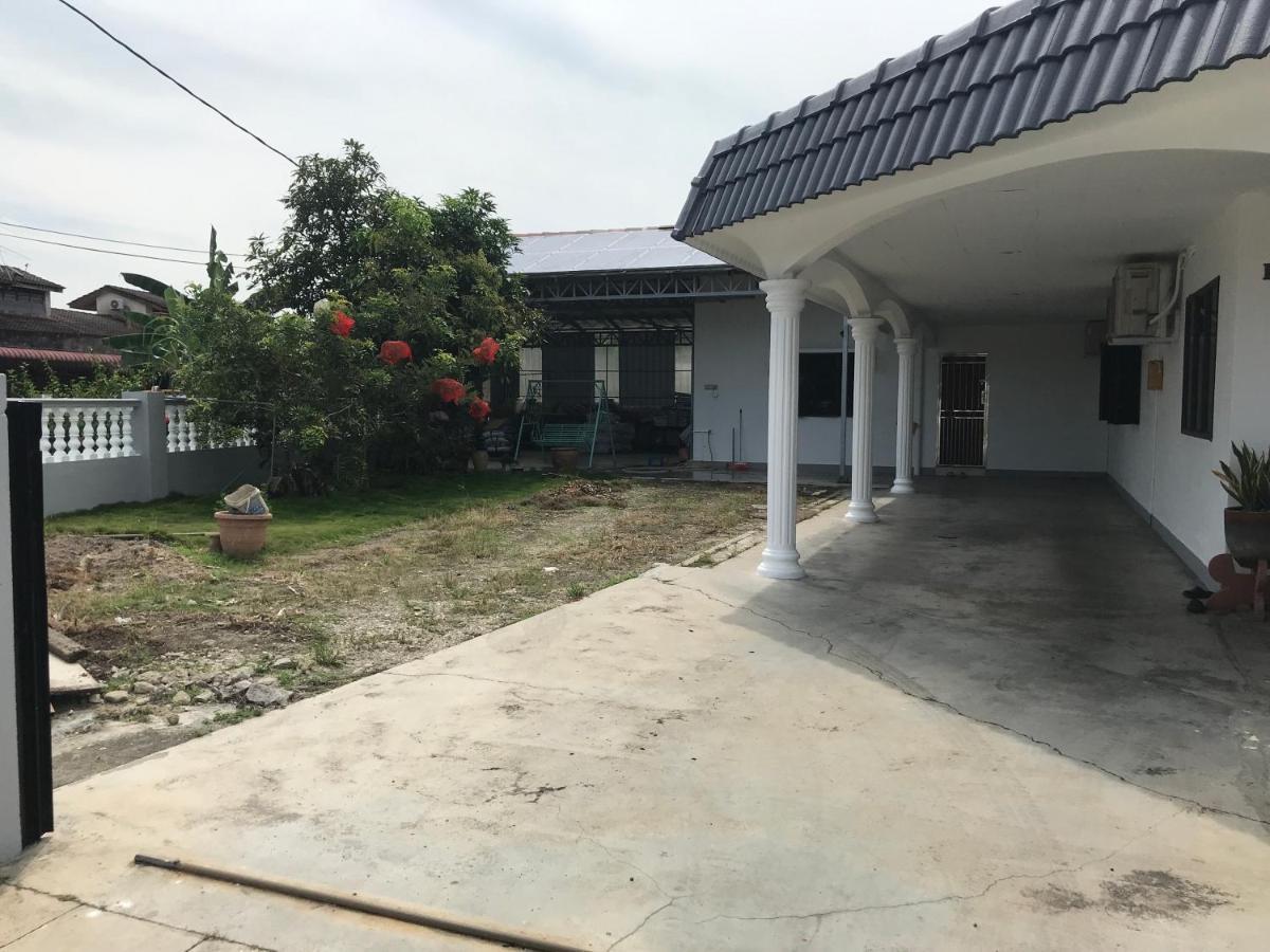 Cozy And Comfortable Homestay In Sungai Siput Esterno foto
